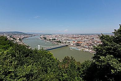 《巫师》小说作者再次鄙视游戏：猎魔人学派设定完全没必要